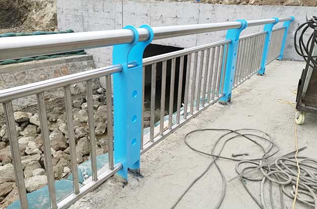 橋梁護欄